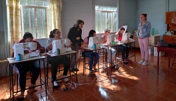 Nova Laranjeiras - Curso de Corte e Costura Capacita Mulheres do Rio Bananas